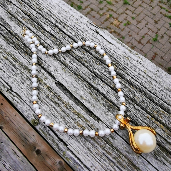 Vintage Faux Pearl and Gold Tone Necklace with Pearl Enhancer Pendant - Picture 4 of 15